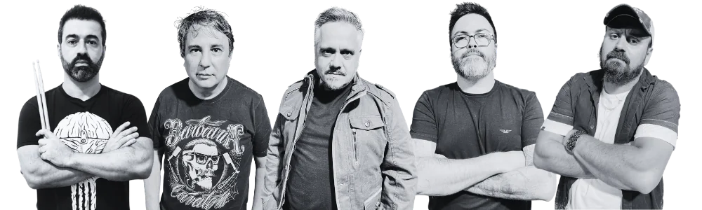 Os cinco integrantes da Banda Blend em preto e branco
